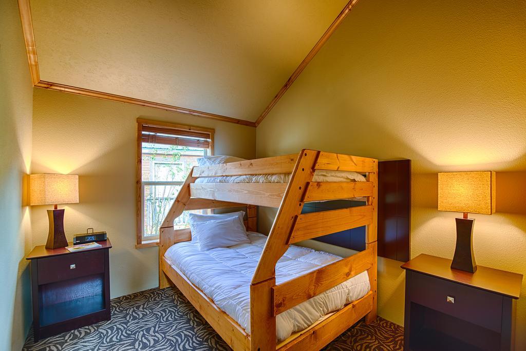 Explorer Cabins At Yellowstone West Yellowstone Exterior photo
